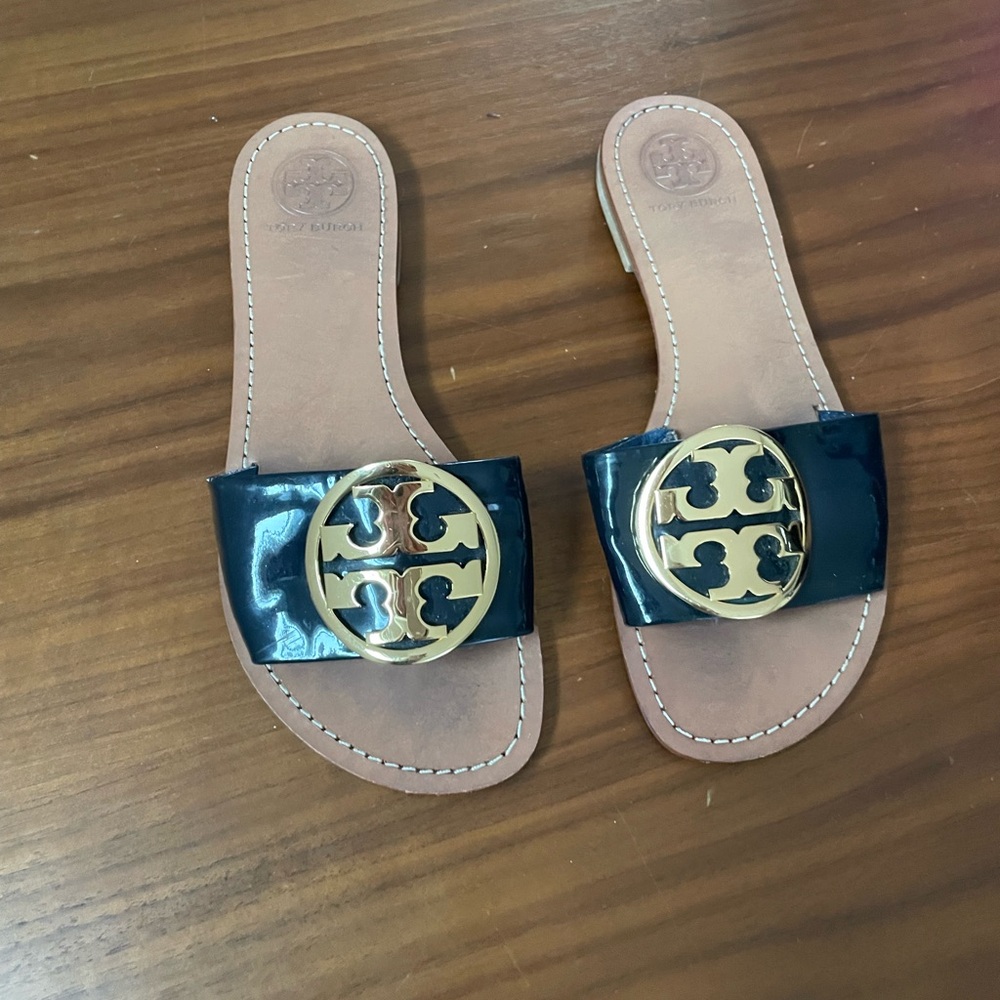 Tori Burch Navy Patent Sandals - Picture 3 of 5